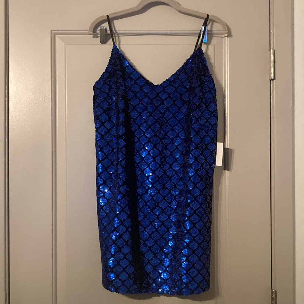 Going Vogue Royal Blue Velvet Sequin Mini Dress
Lulus| Sz S NWT - Picture 2 of 11
